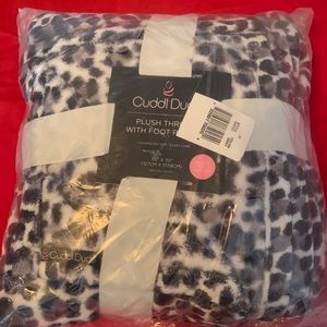 Cuddl Duds Throw W/Foot Pocket Grey Leopard 50x70